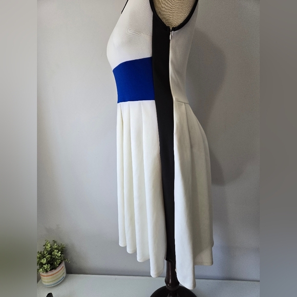 Lori Michaels White and Blue Pleated Midi Dress. Size Small - Picture 4 of 10